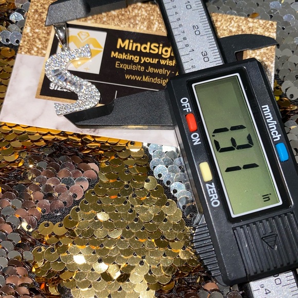 VVS clarity initial pendant, simulated diamond initial charm, 10k gold vermeil - Picture 5 of 5